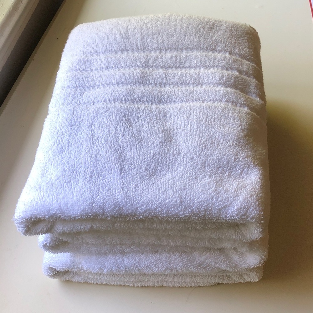 Classic White Plush Bath Towels - Soft Cotton Terry